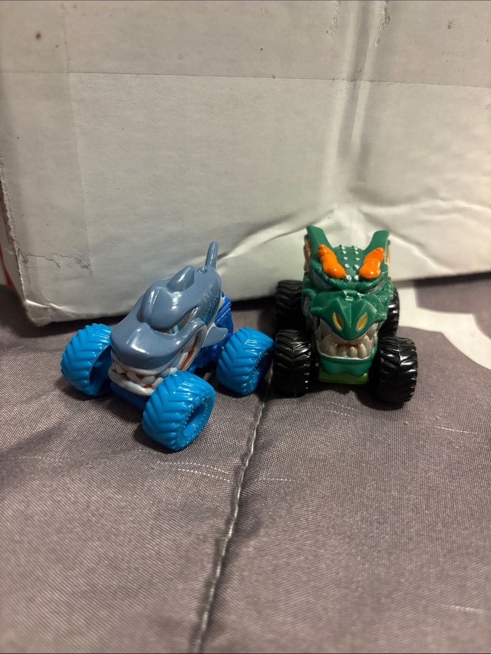 Monster jam series 20 mini
